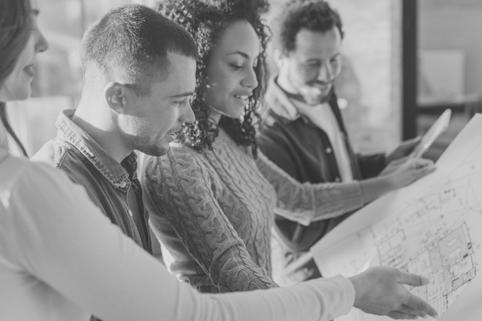 Sessione pratica di formazione sul modellamento sopracciglia con supervisione
